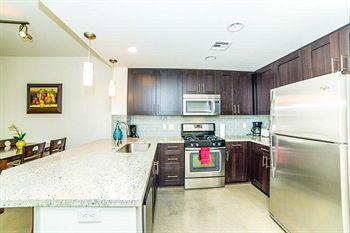 Hotel C. Allen Suites 3*