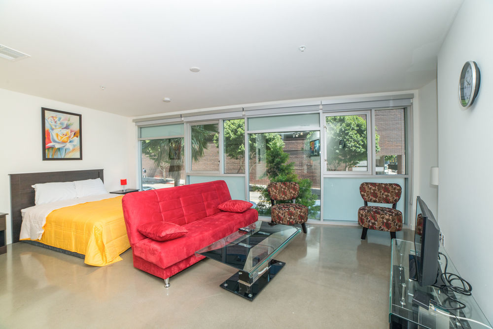 C. Allen Suites 3*