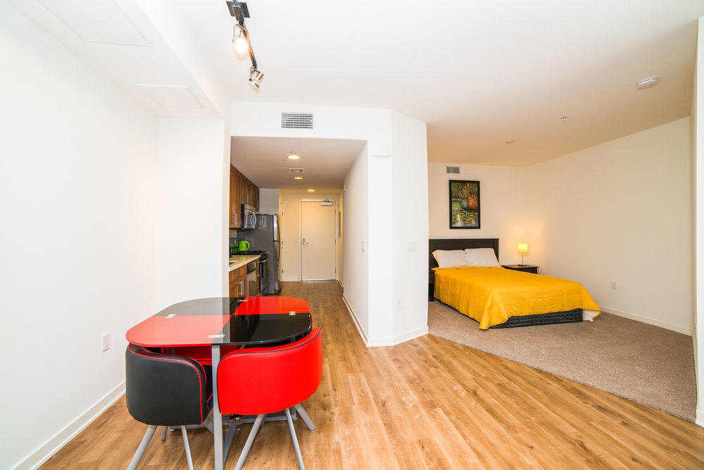 C. Allen Suites 3* Los Angeles