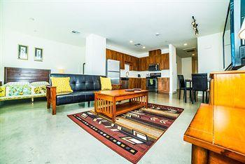 Hotel C. Allen Suites