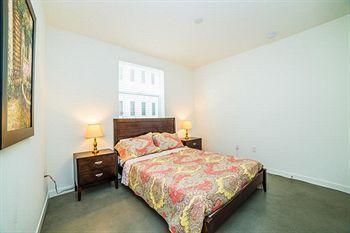 Hotel C. Allen Suites