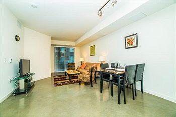 Hotel C. Allen Suites