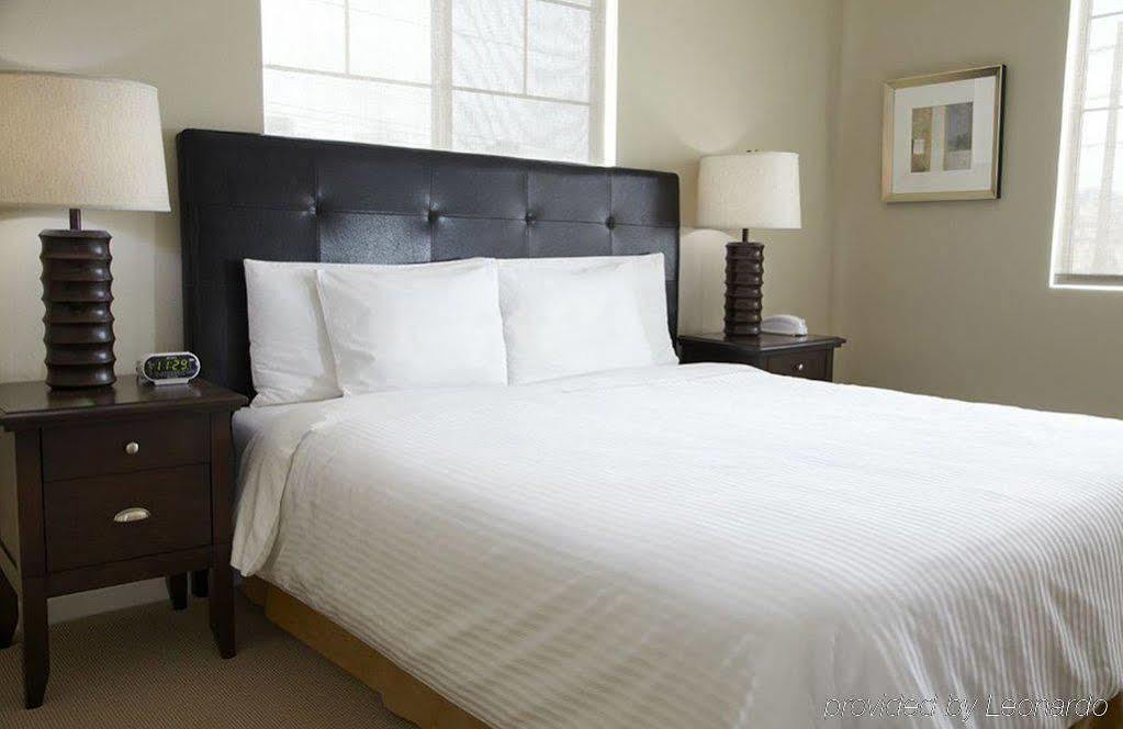 C. Allen Suites Hotel 3*